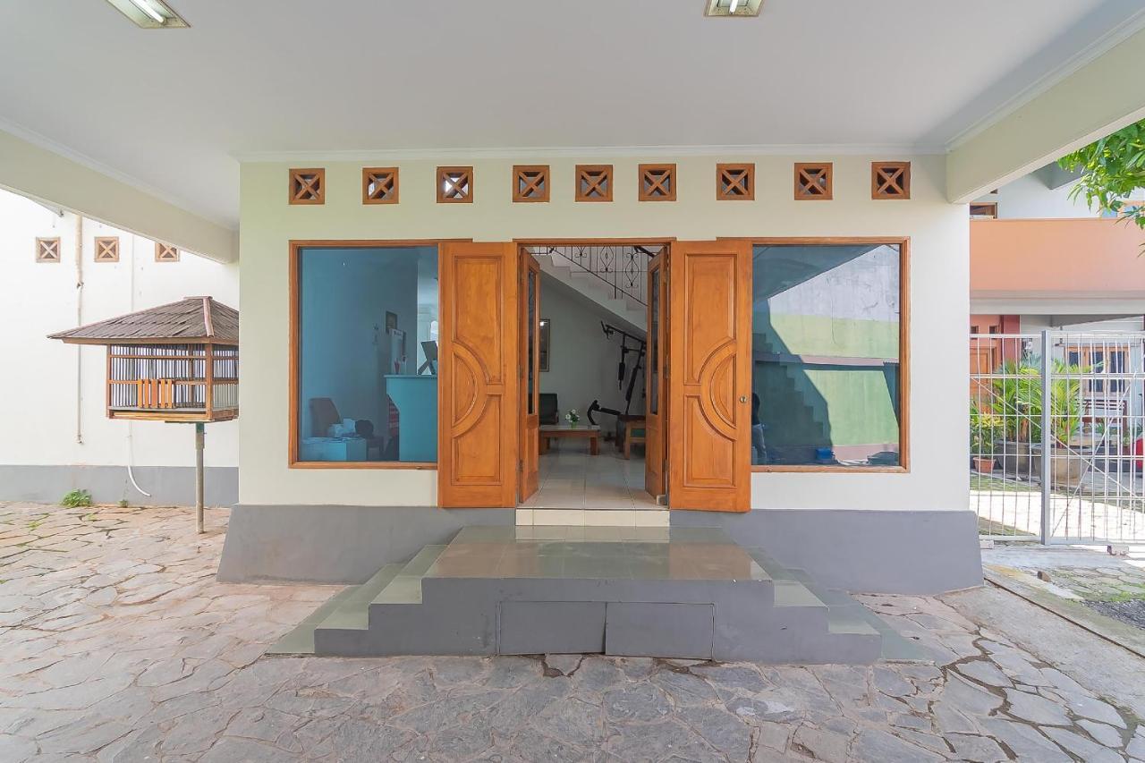 Reddoorz @ Pemuda Street Hotel Cirebon Exterior photo