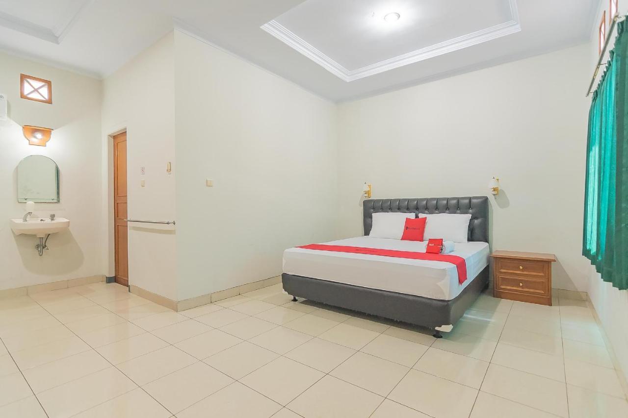 Reddoorz @ Pemuda Street Hotel Cirebon Exterior photo