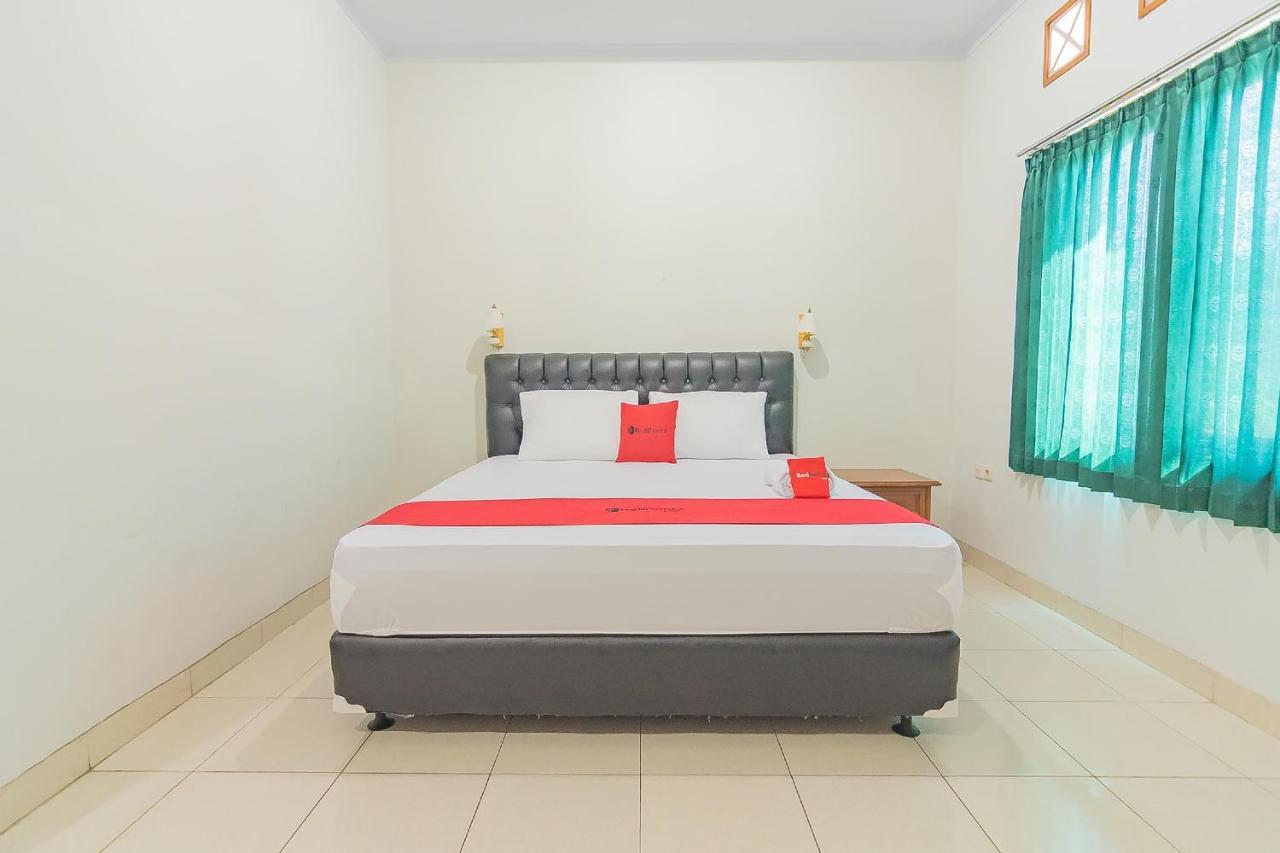 Reddoorz @ Pemuda Street Hotel Cirebon Exterior photo