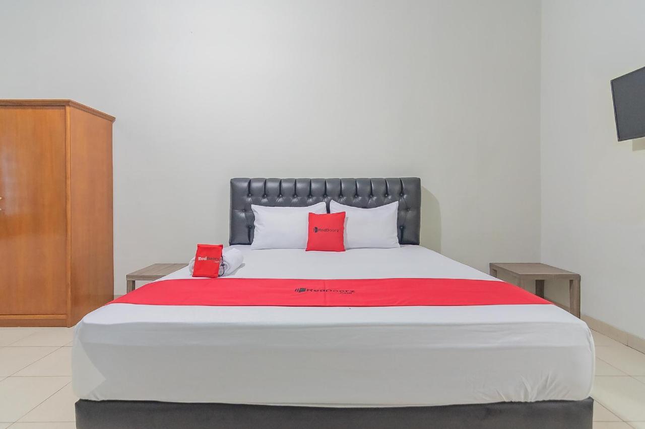 Reddoorz @ Pemuda Street Hotel Cirebon Exterior photo