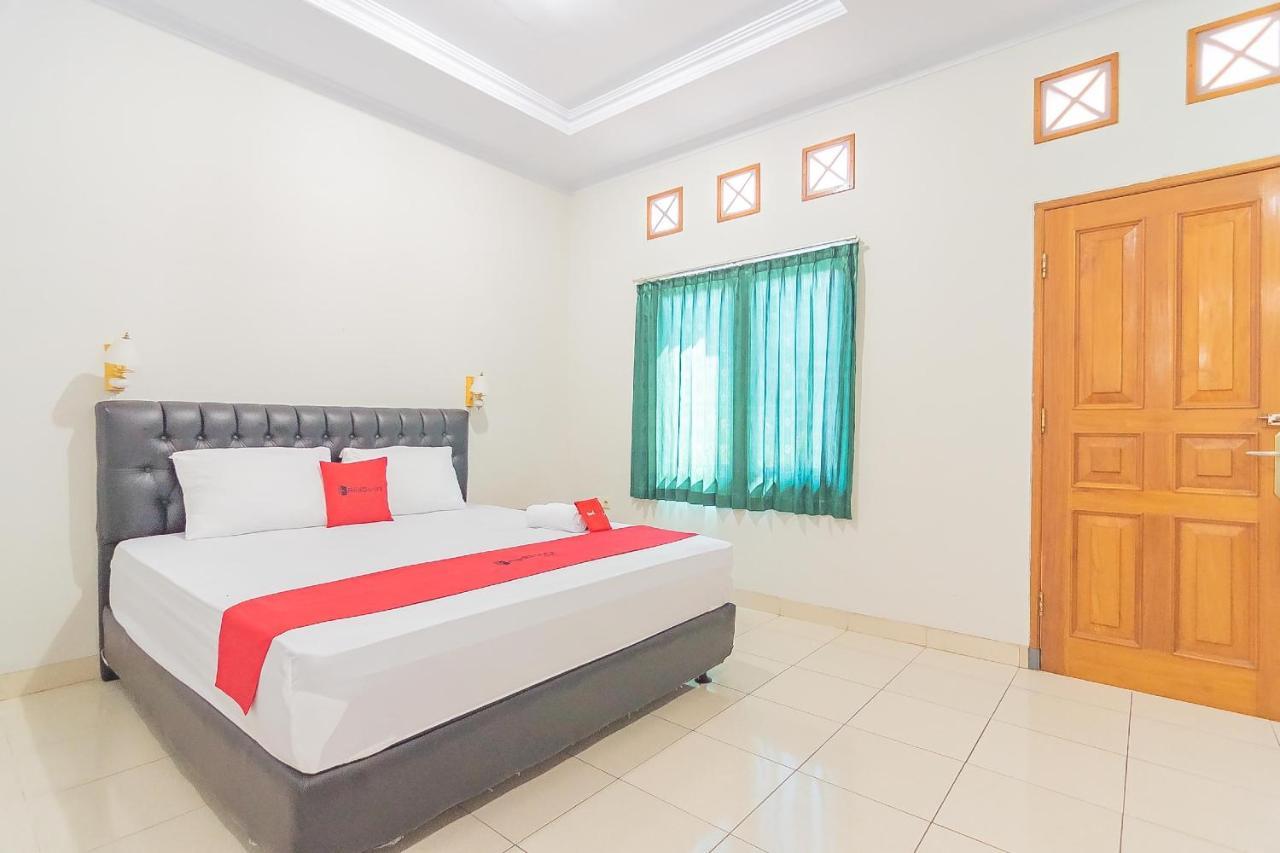 Reddoorz @ Pemuda Street Hotel Cirebon Exterior photo