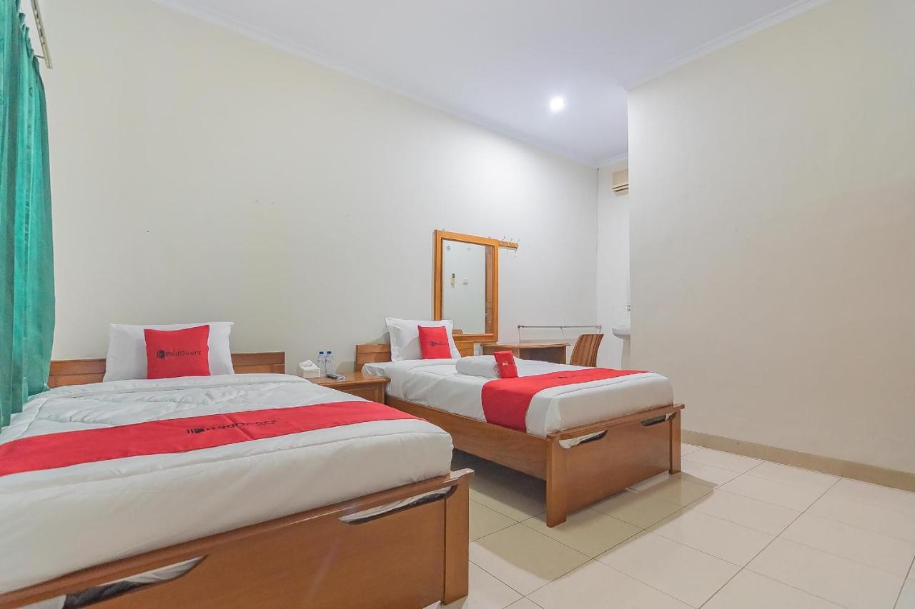 Reddoorz @ Pemuda Street Hotel Cirebon Exterior photo